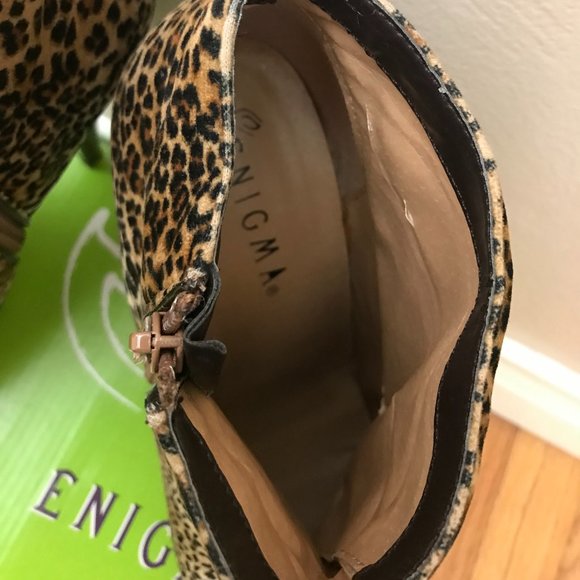 ENIGMA Leopard Print Bootie - Picture 4 of 7